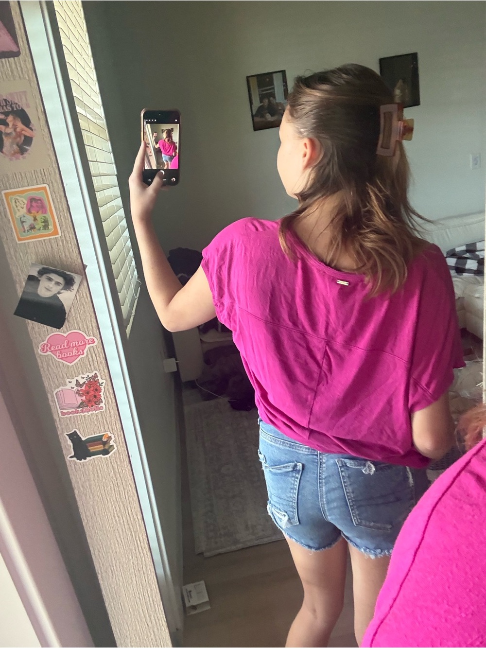 White House Black Market V-Neck Short Sleeve Top in Magenta - Picture 2 of 7